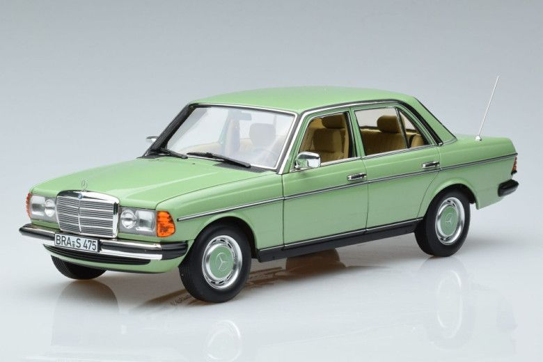 183796  Mercedes 200 W123 Green Norev 1/18