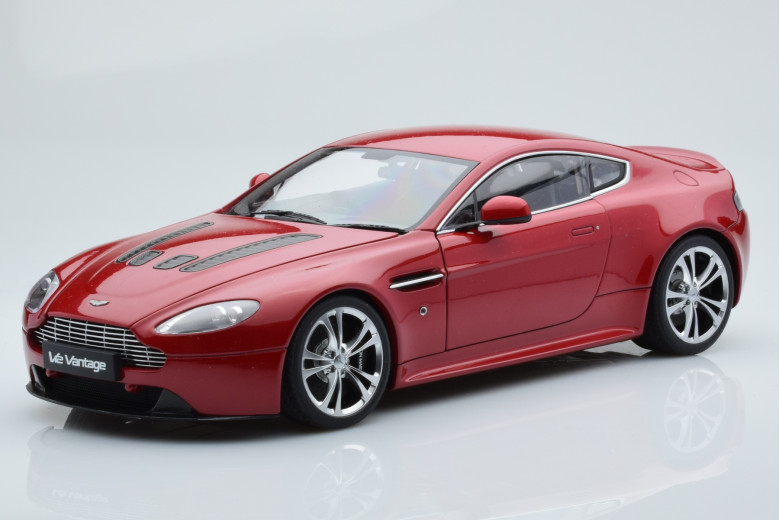 Aston Martin V12 Vantage Red Autoart 1/18