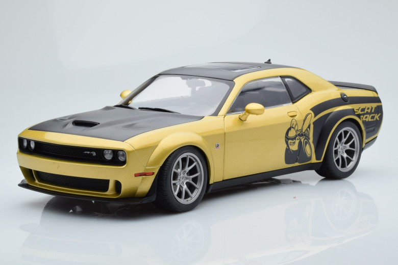 Dodge Challenger R/T Scat Pack Widebody Gold Solido 1/18