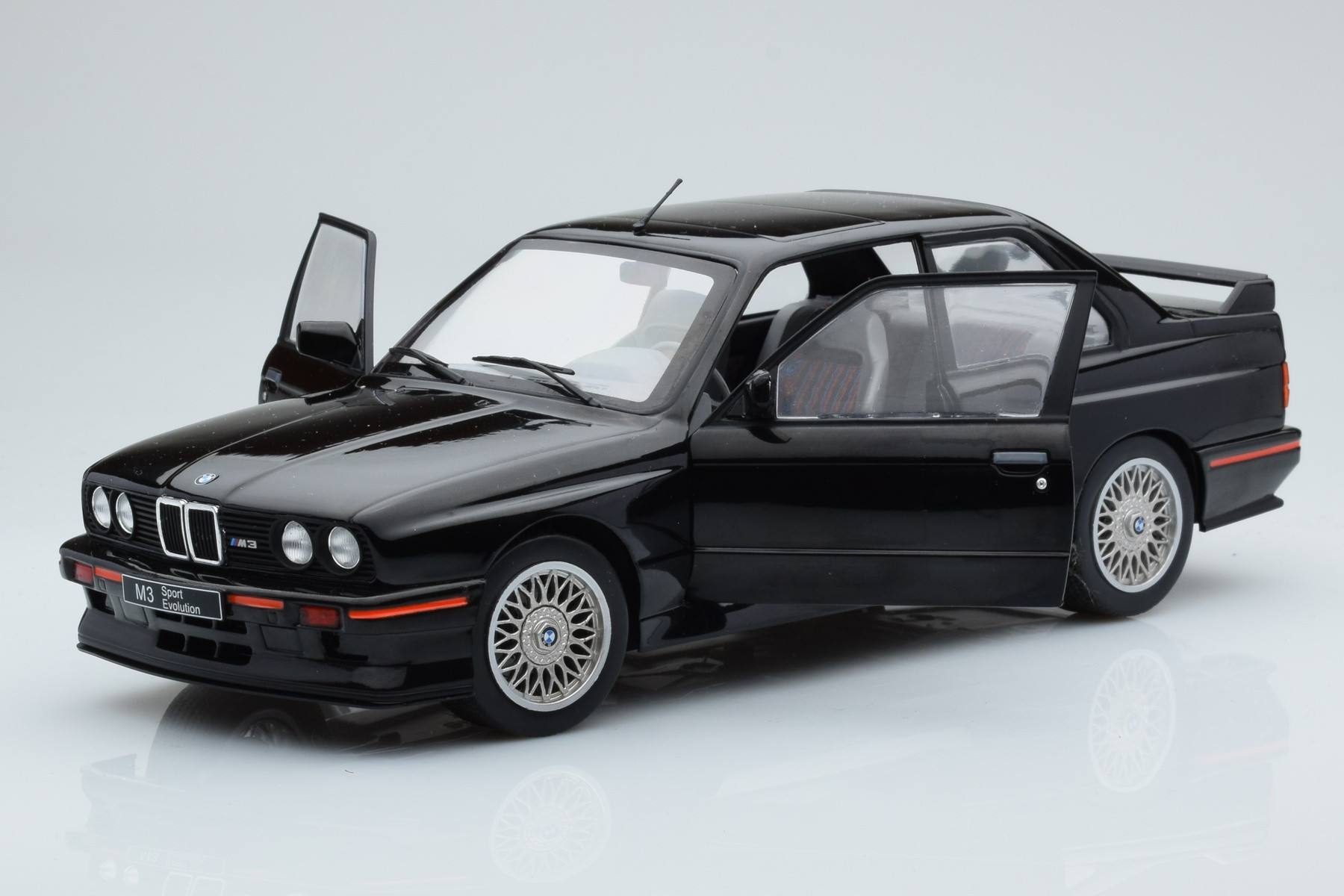 BMW e30 M3 Sport Evolution black diecast model car S1801501 Solido 1:18