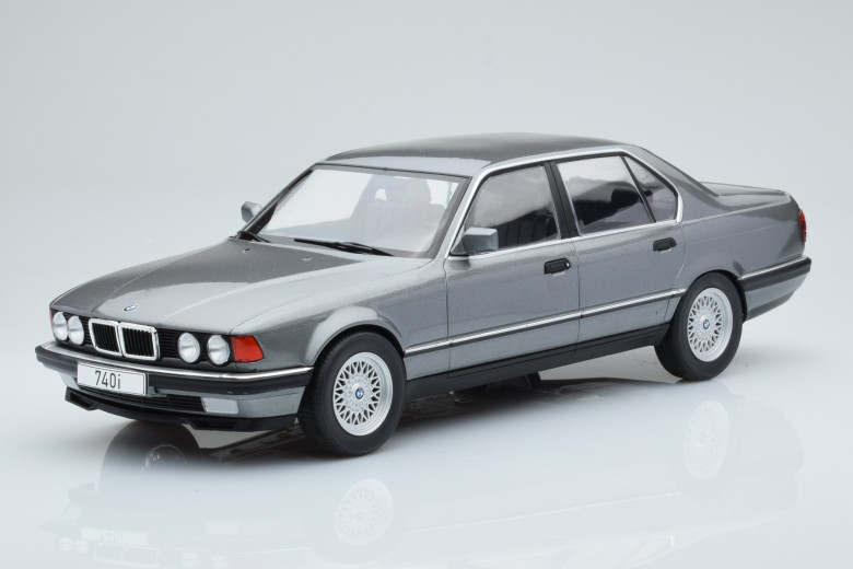 BMW 740i E32 Silver MCG 1/18