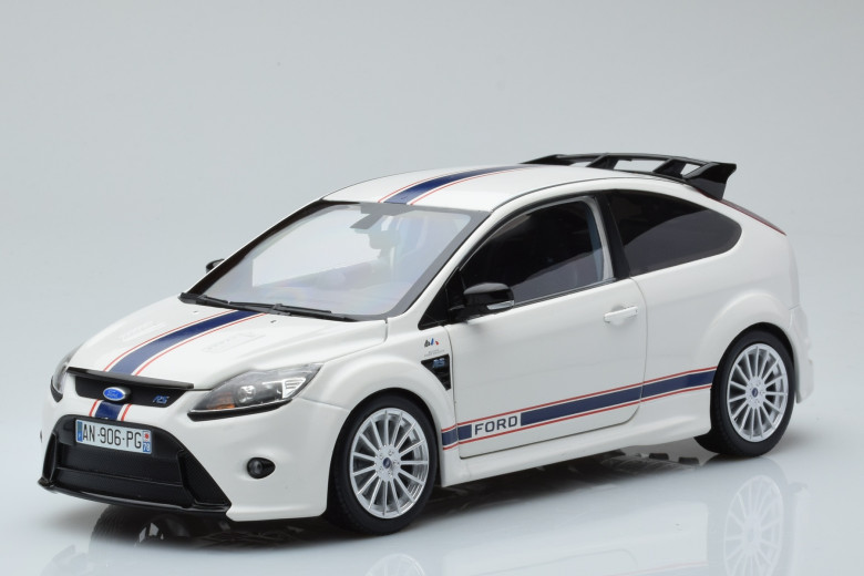 100080167  Ford Focus RS MKII Le Mans Classic Edition White 1967 Ford MK IIB Tribute Minichamps 1/18