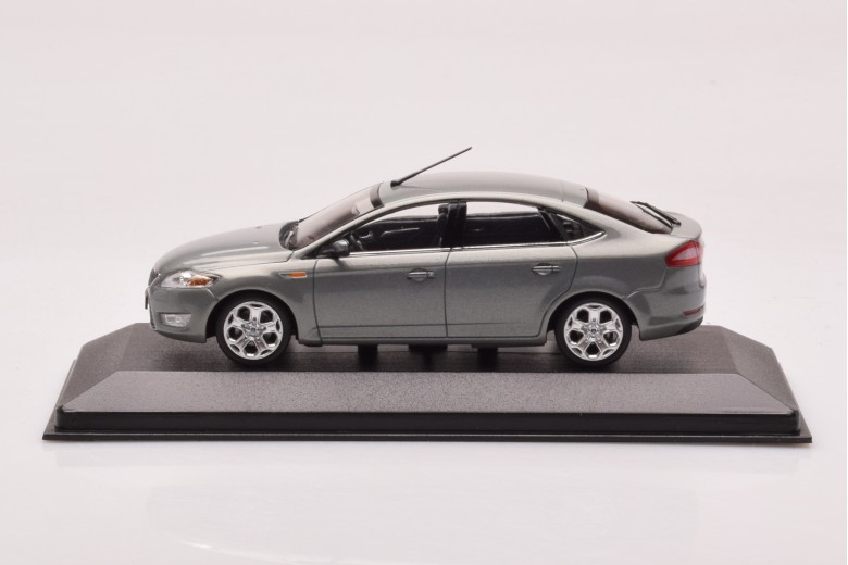 IND403086003  Ford Mondeo Grey Minichamps 1/43