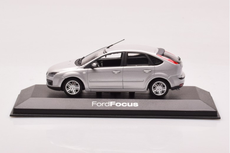 FOCUS001  Ford Focus MK2 Silver Replacement Box Minichamps 1/43