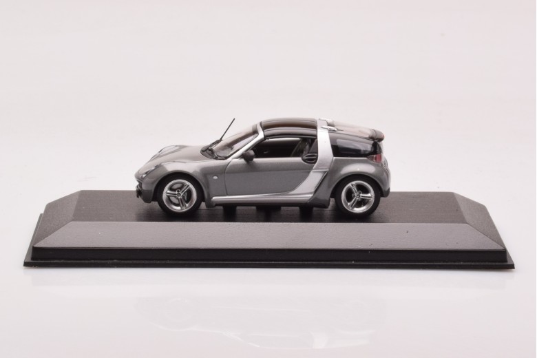 0014181V001C30Q00  Smart Roadster Coupe Glance Grey Minichamps 1/43