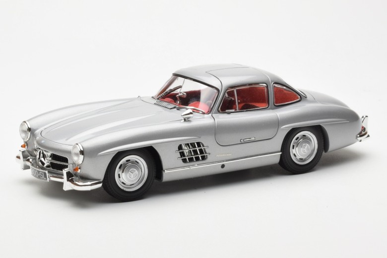 180039000  Mercedes 300 SL W198 Silver With Red Interior No Outer Box Minichamps 1/18