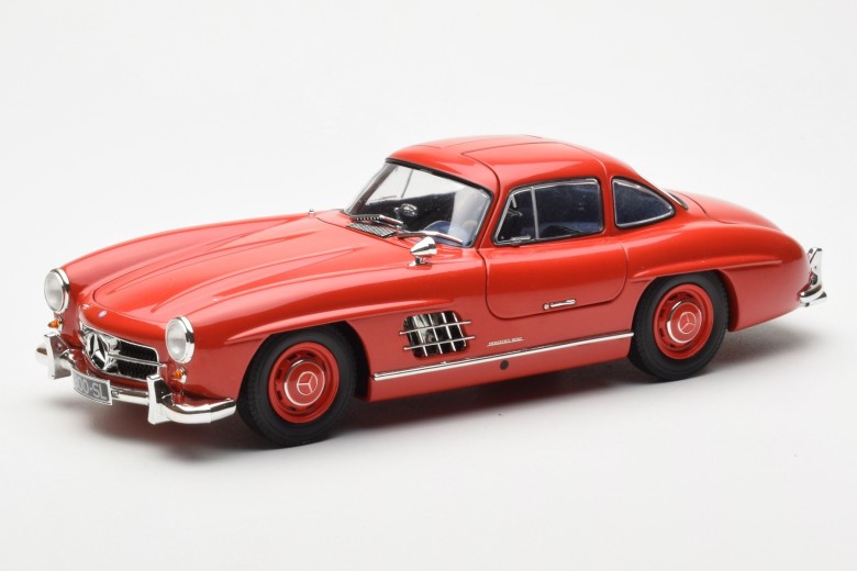 183039004  Mercedes 300 SL W198 Red With Blue Interior CLDC No Outer Box Minichamps 1/18