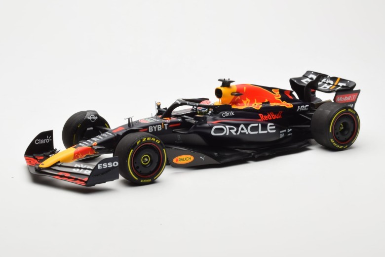 110221501  F1 Oracle Red Bull RB18 Max Verstappen Winner Dutch GP 2022 Minichamps 1/18