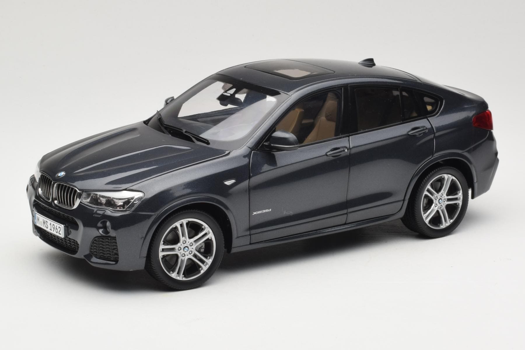 BMW X4 F26 1/18 Scale Used Model - Sophisto Grey by Paragon