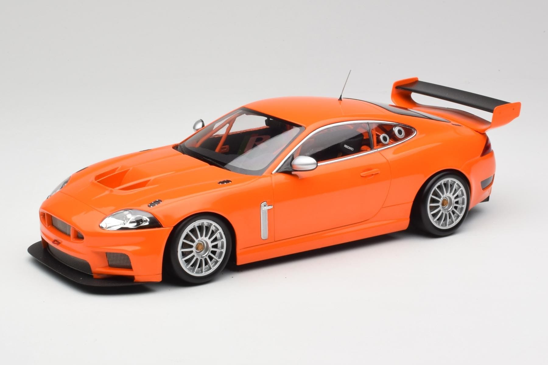 Jaguar XKR GT3 Street 1:43 - Minichamps - Édition Limitée 1416 Pièces - Occasion Excellent état