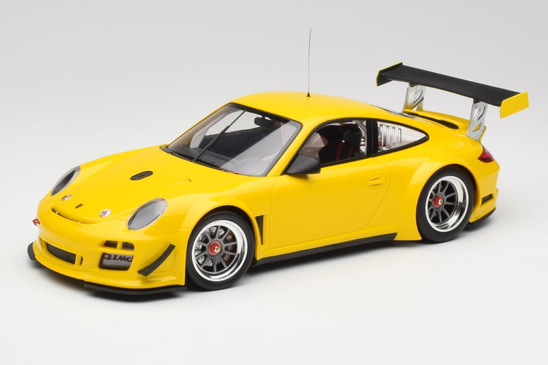 Porsche 911 997 GT3 R Street Racing Yellow Minichamps 1/18