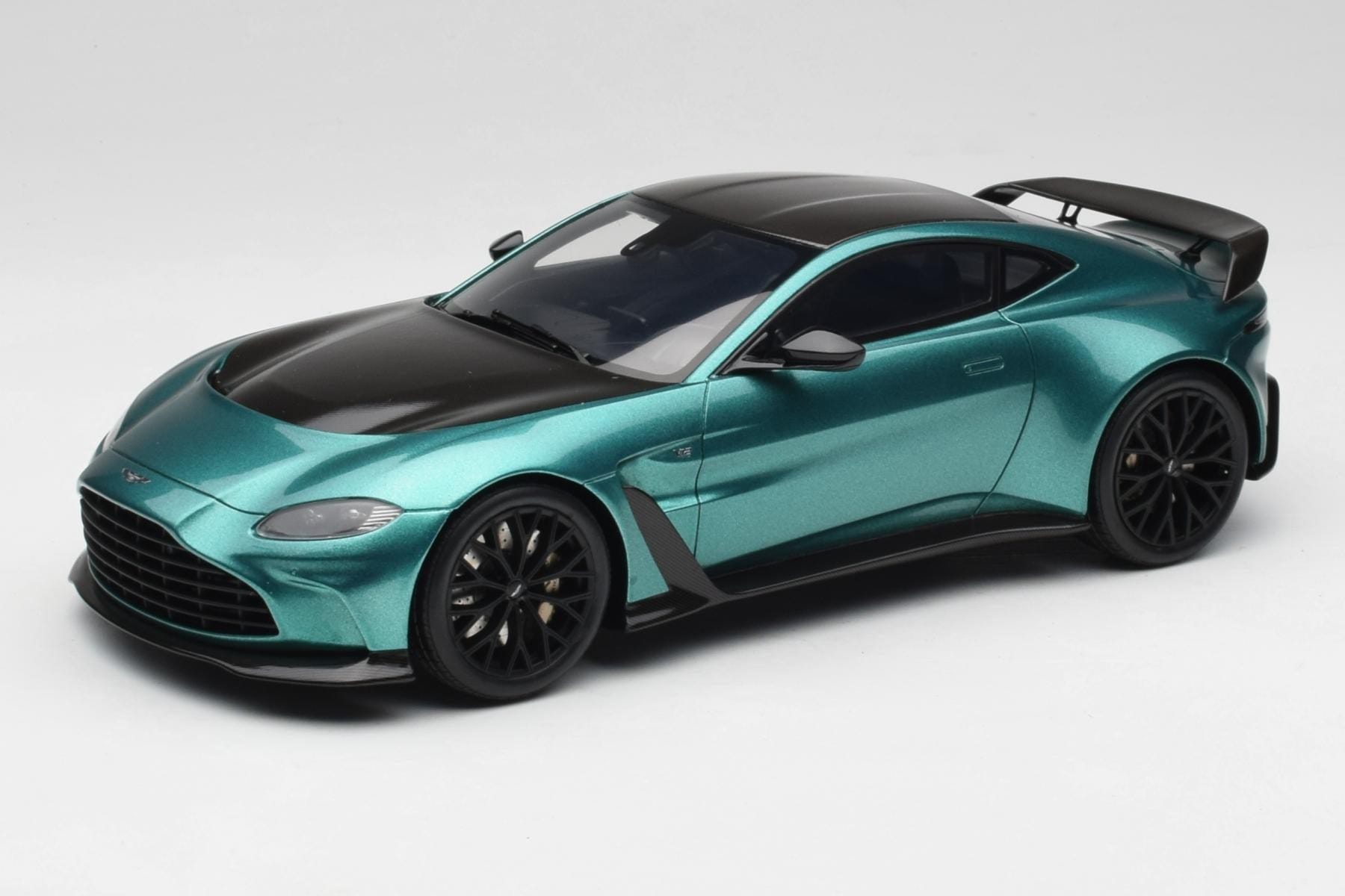 Aston Martin V12 Vantage Roadster 2023 1:18 GT Spirit - 20 anos! Loja on-line de miniaturas colecionáveis