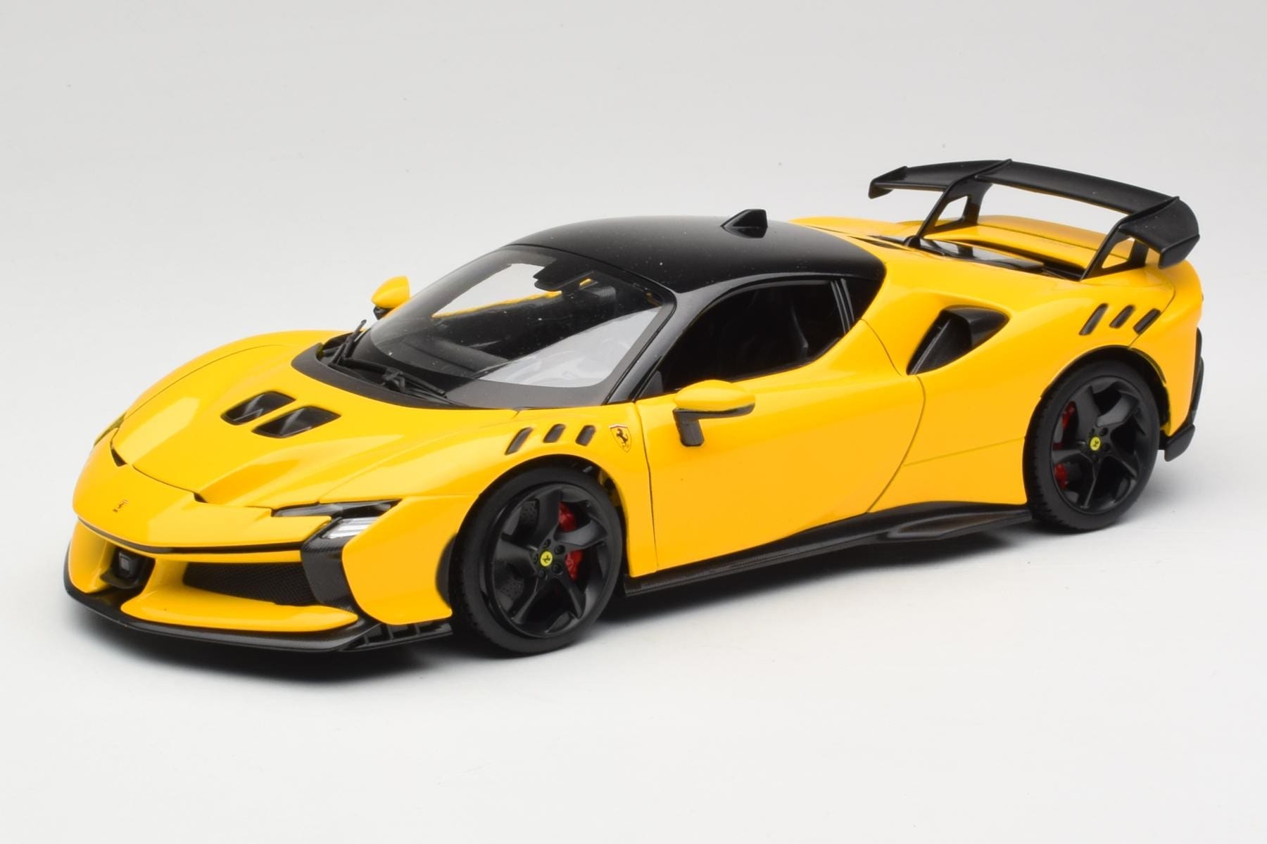 Bburago - Ferrari SF90 XX Stradale 1/18 - Metal Collector's Car - Very Detailed Model - Official Ferrari Miniature - Collector Vehicle From The Mythical Brand Bburago - Ferrari SF90 XX Stradale 1/18 - Metal Collector's Car - Very Detailed Model - Official Ferrari Miniature - Collector Vehicle From The Mythical Brand