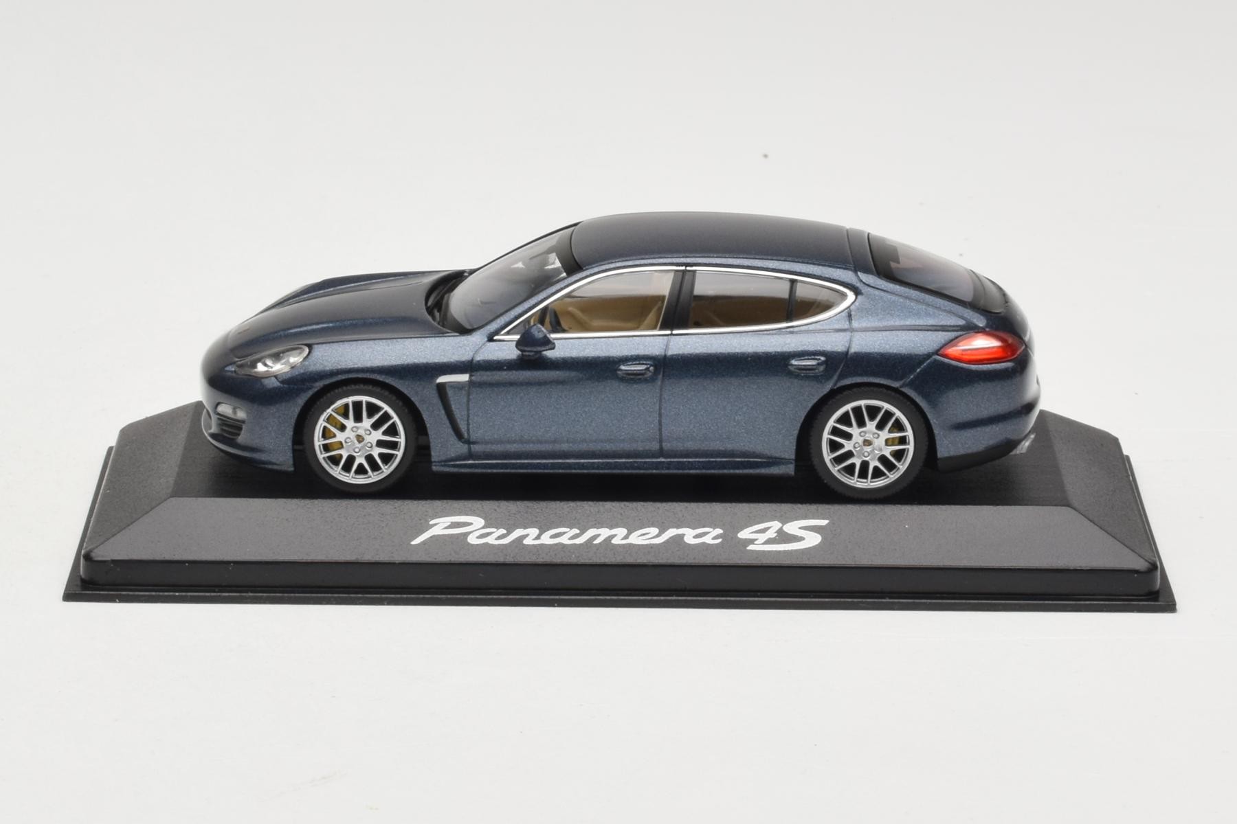 Miniature Porsche Panamera E-hybrid 1/43 Minichamps S E-hybrid 970 Blanche 2013 Facelift Miniature Porsche Panamera E-hybrid 1/43 Minichamps S E-hybrid 970 Blanche 2013 Facelift