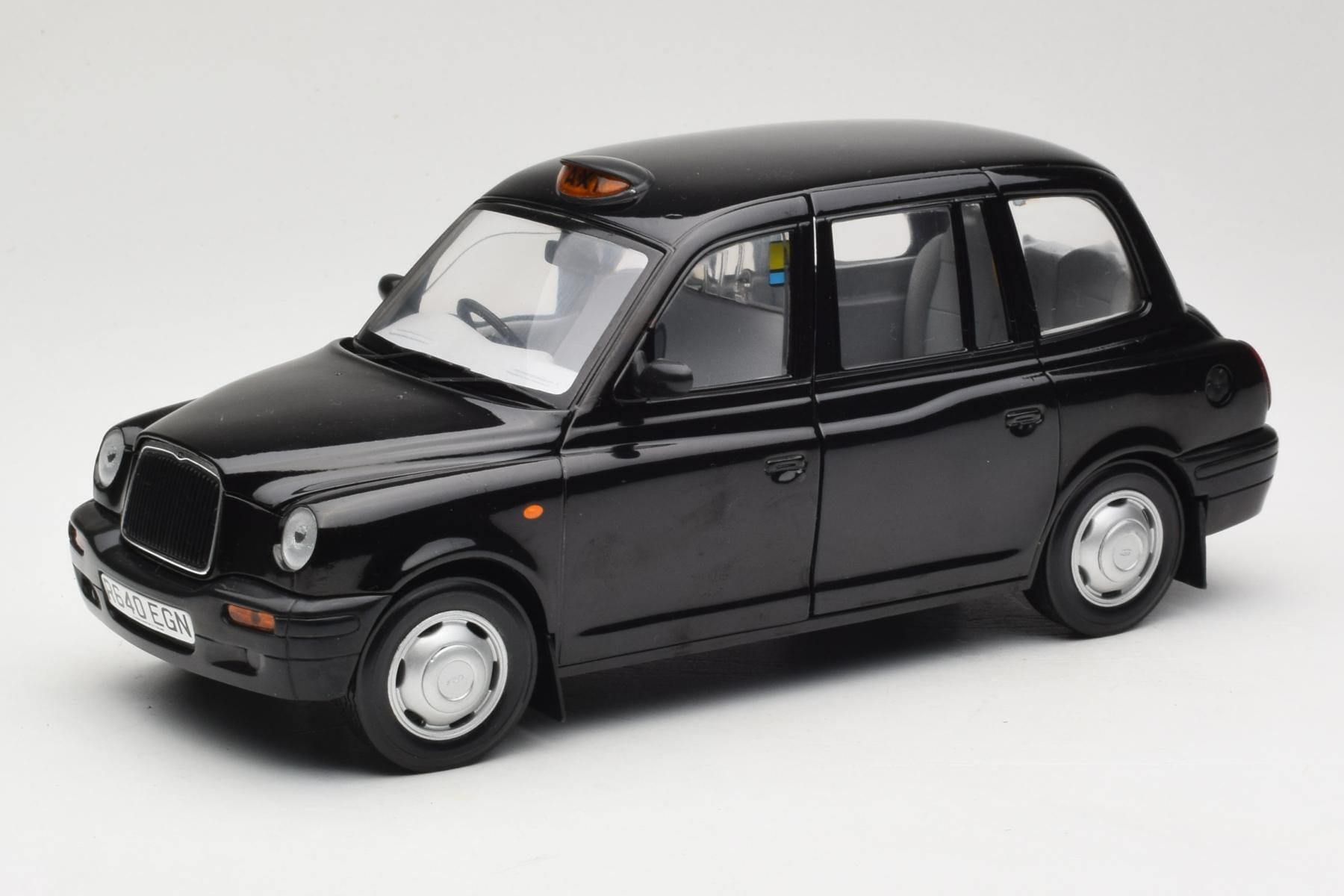 Modèle Réduit 1/18 Sunstar London Taxi Cab 1998 - 100 Years Of Love & Hate - Occasion - Collection