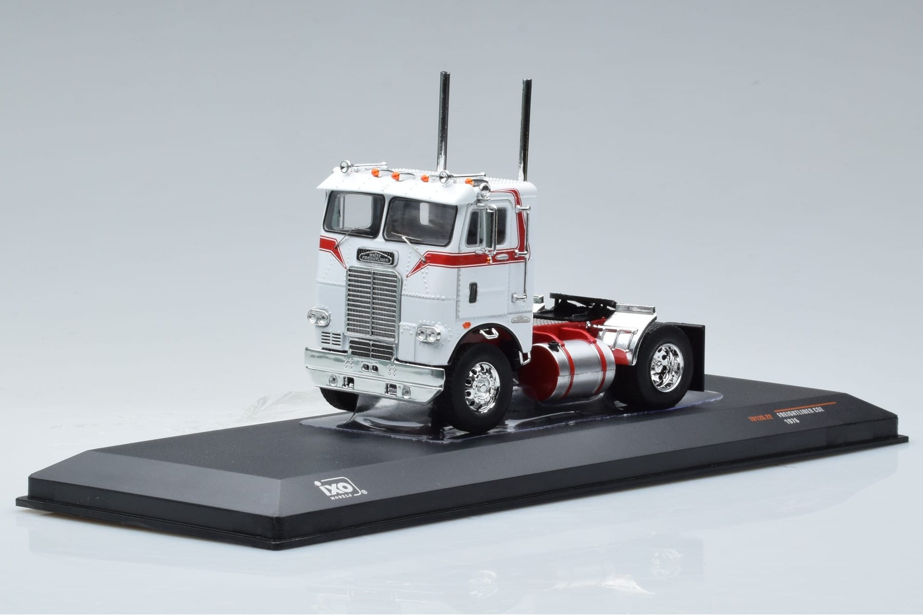 Camion FREIGHTLINER COE 1976 échelle 1/43 - IXOMODELS Blanc Et Rouge, Neuf