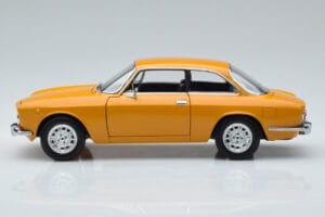 Alfa Romeo 1750 GTV Yellow Norev 1:18 187910 Diecast - image 4 of 7