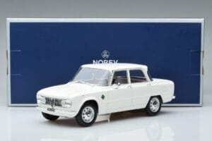 Alfa Romeo Giulia Ti Super Norev 1:18 187970 Diecast - image 6 of 6
