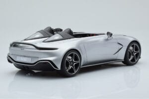 Aston Martin V12 Speedster Silver GT Spirit 1:18 GT430 Resin - image 2 of 6