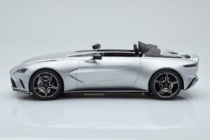 Aston Martin V12 Speedster Silver GT Spirit 1:18 GT430 Resin - image 3 of 6
