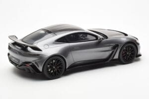 Aston Martin V12 Vantage Magnetic Silver GT Spirit 1:18 GT443 Resin - image 2 of 6