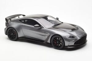 Aston Martin V12 Vantage Magnetic Silver GT Spirit 1:18 GT443 Resin - image 4 of 6