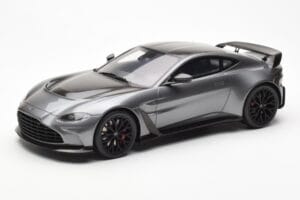 Aston Martin V12 Vantage Magnetic Silver GT Spirit 1:18 GT443 Resin