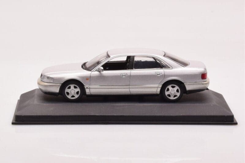 Audi A8 D2 Silver Green Strip Minichamps 1:43 AUDI-264455 Diecast