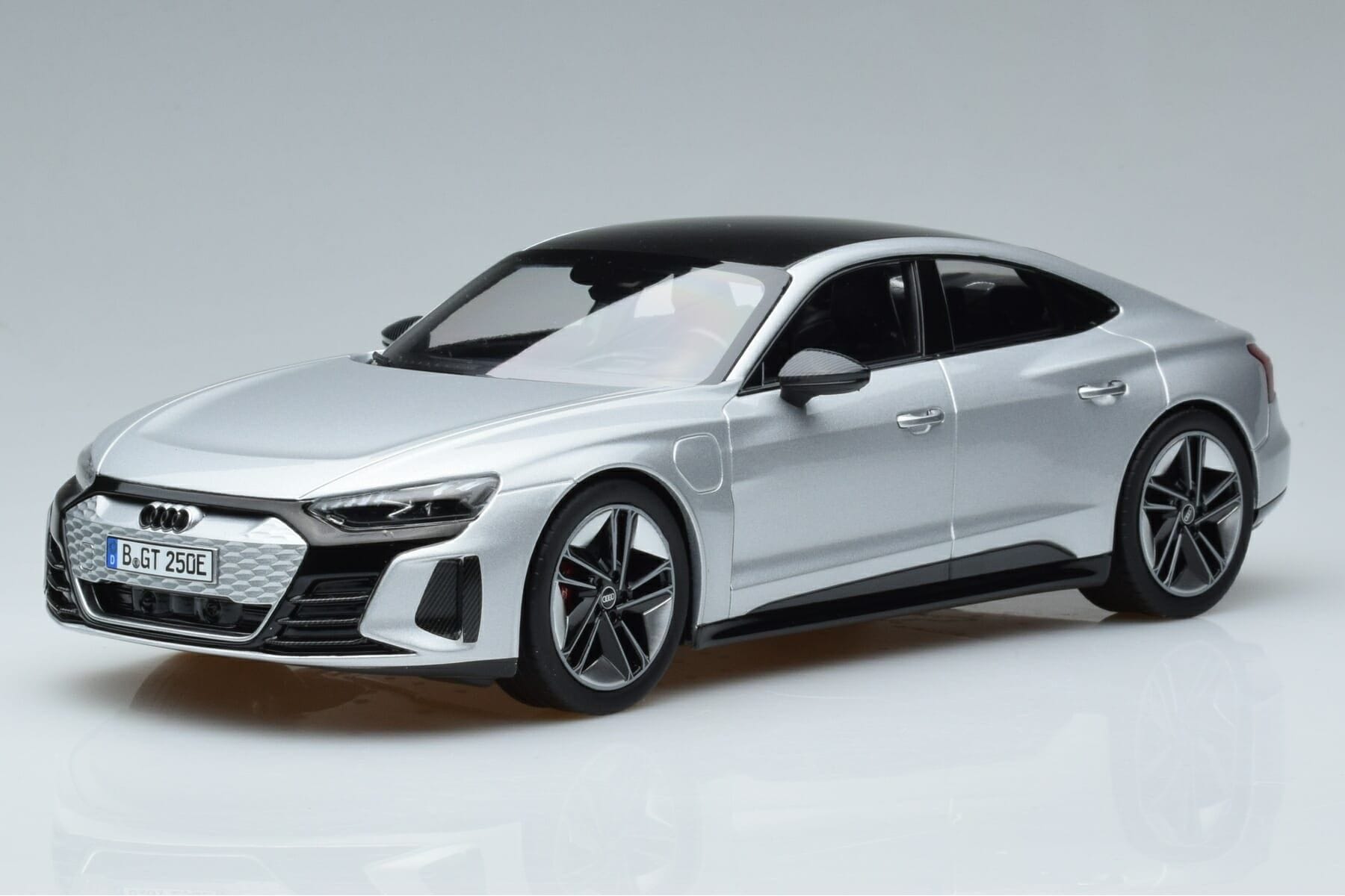 Norev Audi RS e-tron GT 1:18 Silver Diecast