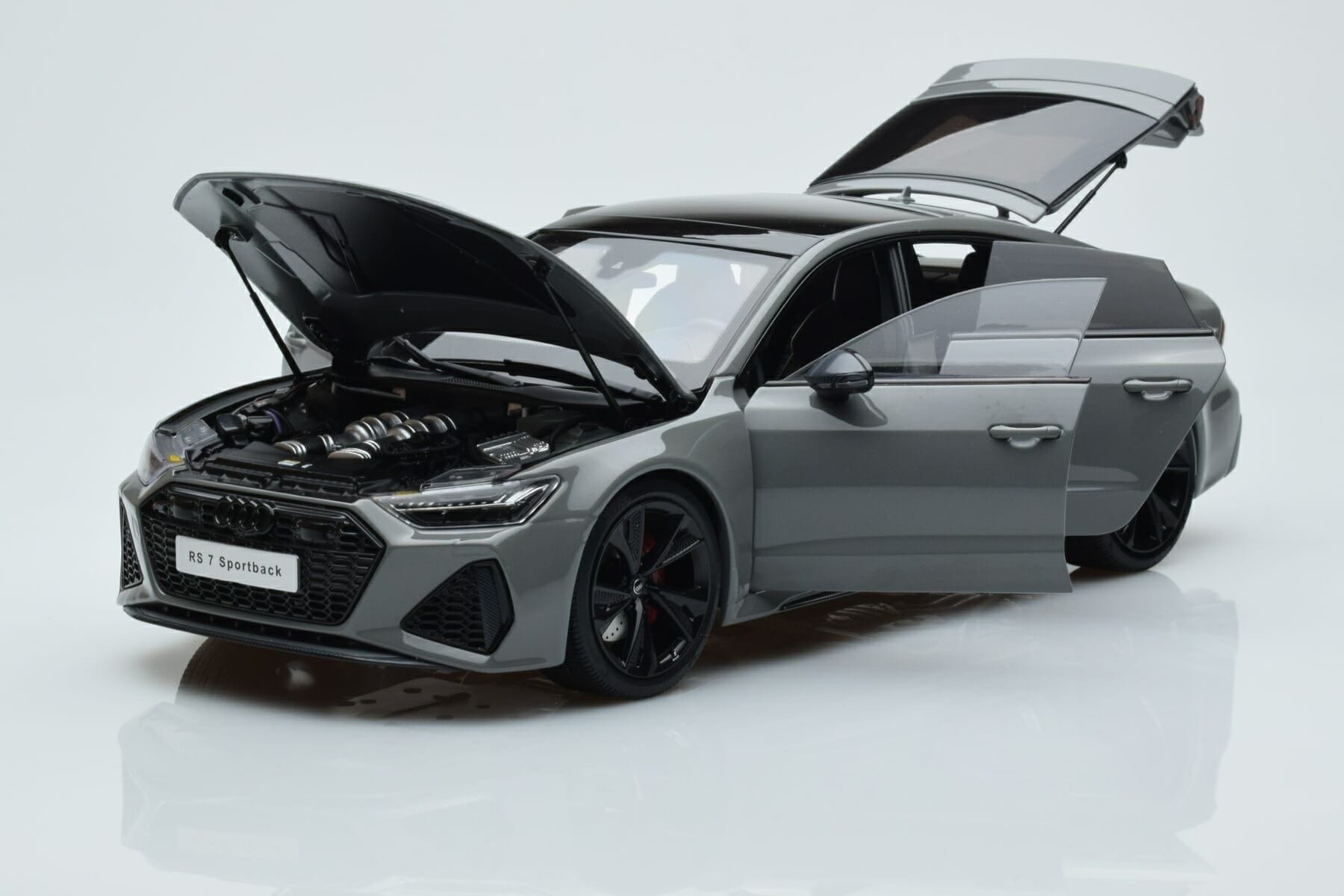 Audi RS7 C8 Sportback Gray Kengfai 1:18