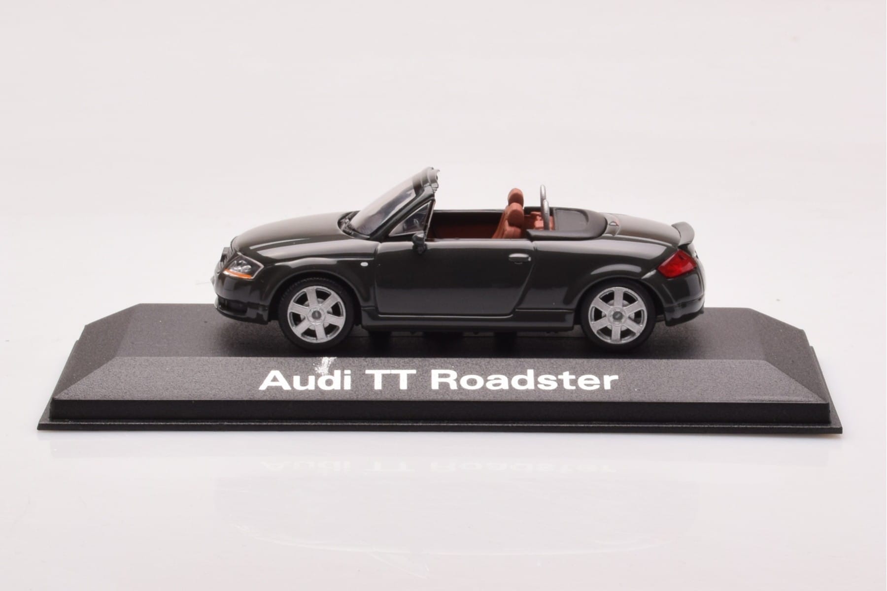 Minichamps Audi TT 8N Roadster 1:43 Diecast Grey