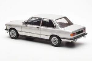 BMW 323i E21 Aspen Silver AUTOart 1:18 80430433552 Diecast - image 7 of 8