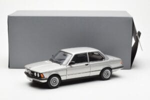 BMW 323i E21 Aspen Silver AUTOart 1:18 80430433552 Diecast - image 8 of 8