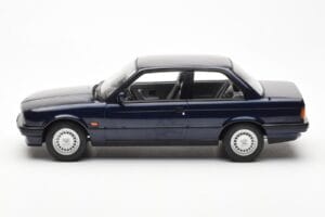 BMW 325i E30 Blue Metallic Norev 1:18 183201 Diecast - image 3 of 6