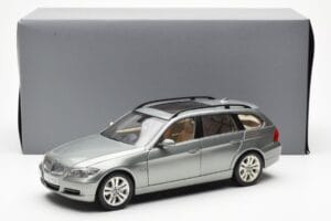 BMW 330i E91 Touring Grey Metallic Kyosho 1:18 80430394359 Diecast - image 8 of 8