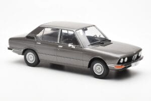 BMW 520i E28 Grey MCG 1:18 MCG18121 Diecast - image 4 of 6