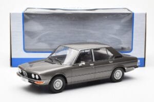 BMW 520i E28 Grey MCG 1:18 MCG18121 Diecast - image 6 of 6