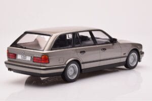BMW 530i E34 Touring Grey Metallic MCG 1:18 MCG18330 Diecast - image 2 of 6