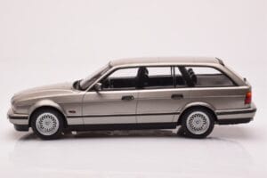 BMW 530i E34 Touring Grey Metallic MCG 1:18 MCG18330 Diecast - image 3 of 6