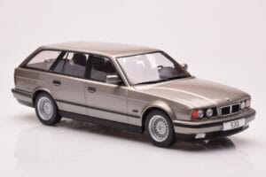 BMW 530i E34 Touring Grey Metallic MCG 1:18 MCG18330 Diecast - image 4 of 6