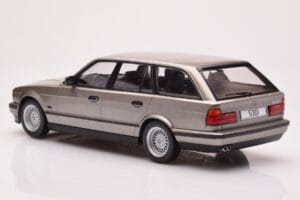 BMW 530i E34 Touring Grey Metallic MCG 1:18 MCG18330 Diecast - image 5 of 6