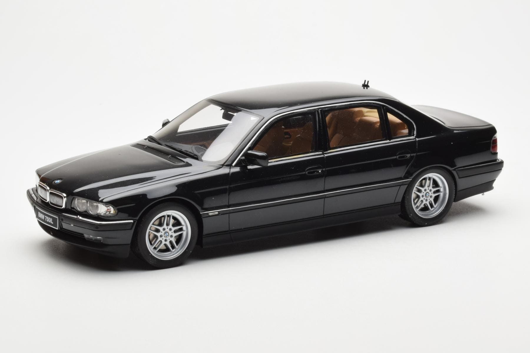  e38 1/18 ミニカー Otto BMW 750iL E38 1:18 Resin Black