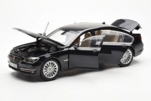 BMW 750Li F02 Facelift Carbon Black Kyosho 1:18 08784BK Diecast - image 2 of 8