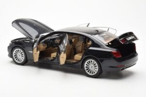BMW 750Li F02 Facelift Carbon Black Kyosho 1:18 08784BK Diecast - image 5 of 8