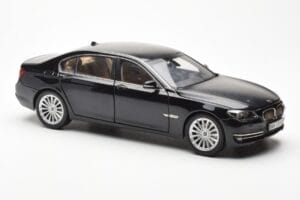BMW 750Li F02 Facelift Carbon Black Kyosho 1:18 08784BK Diecast - image 6 of 8
