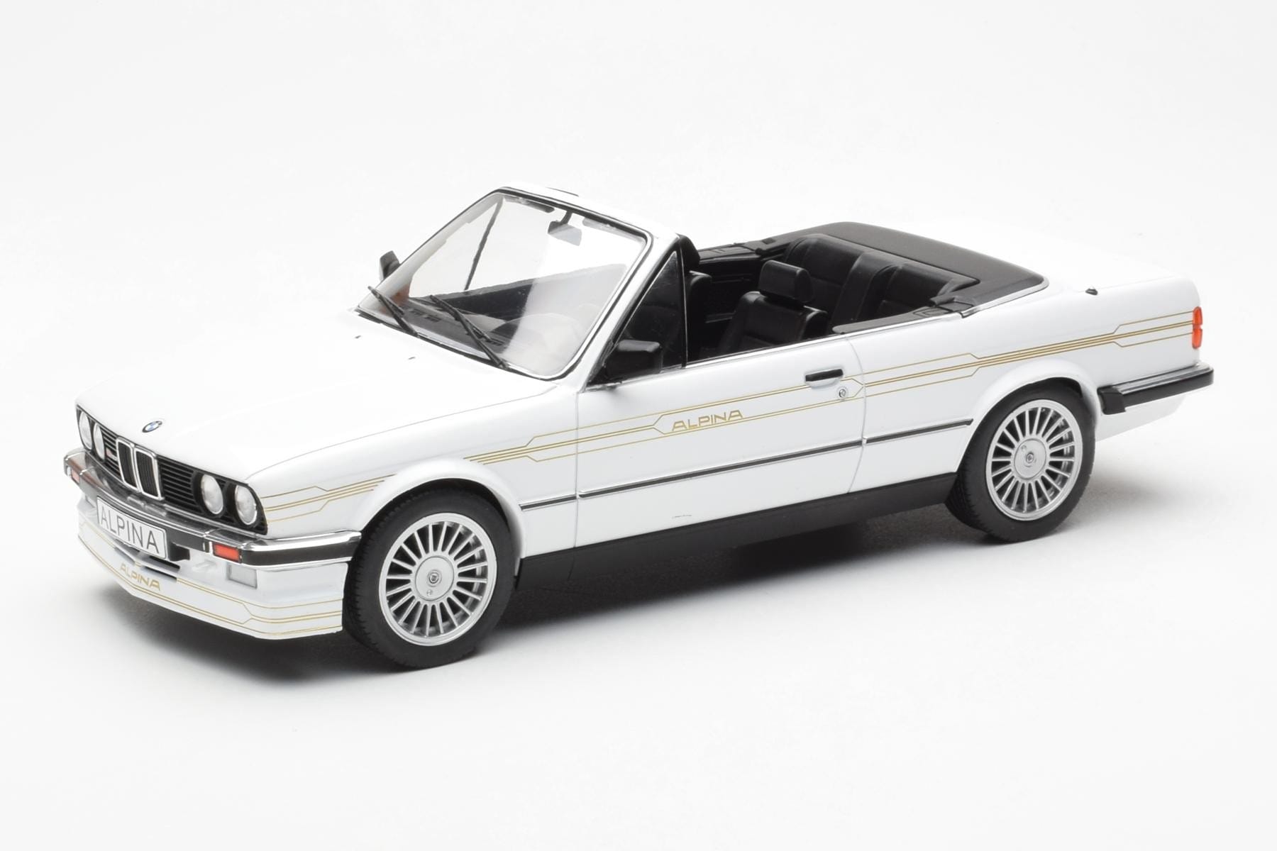 ミニカー  ALPINA C2 2.7 1/18 MCG BMW Alpina C2 2.7 E30 Cabriolet 1:18 White