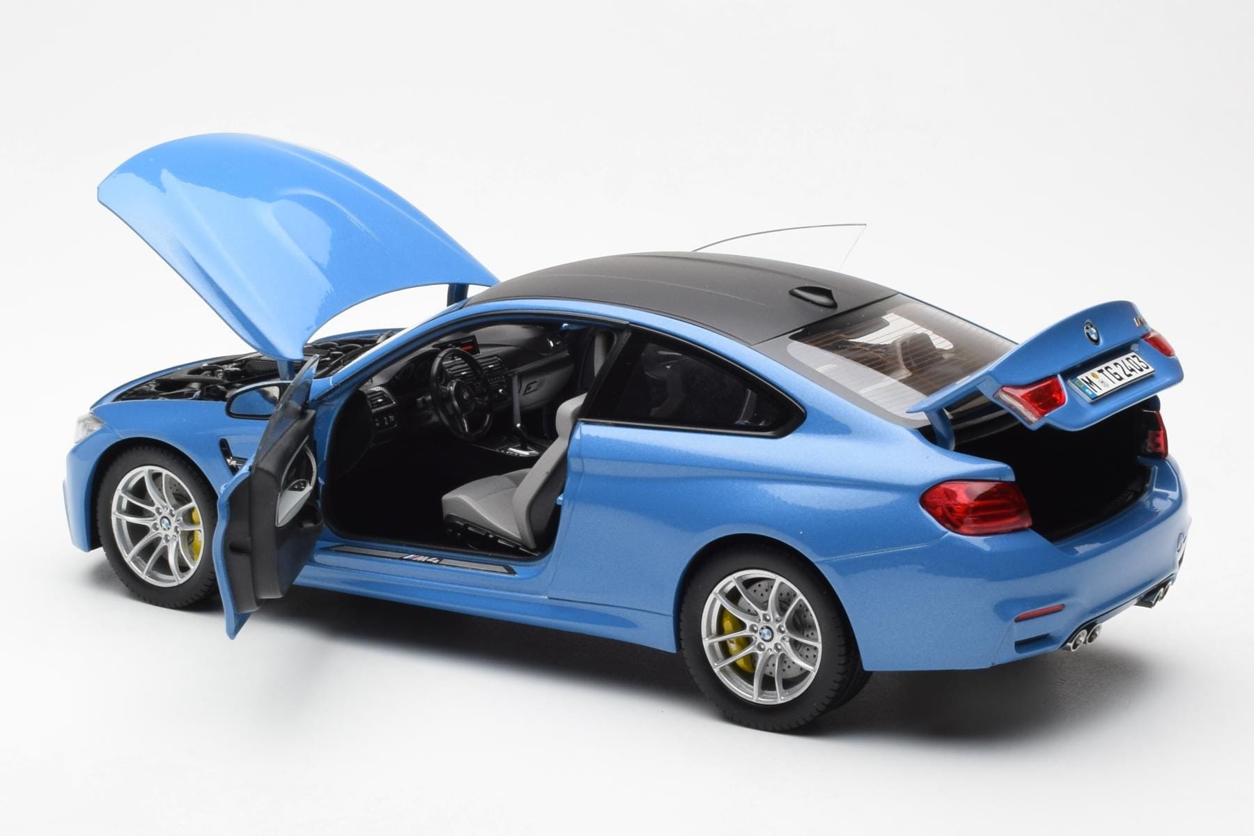 ディーラー特注 1/18 BMW M4 クーペ ヤスマリナブルー Coup Yas Marina