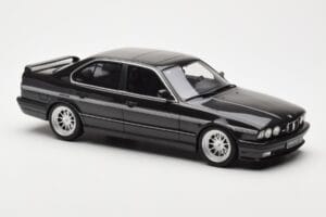 BMW M5 E34 Hartge H5 V12 Diamond Black Metallic Otto 1:18 OT362 Resin - image 4 of 6