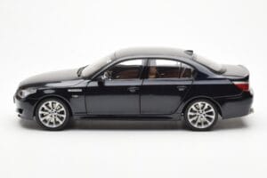 BMW M5 E60 Carbon Black Kyosho 1:18 08593BK Diecast - image 4 of 8