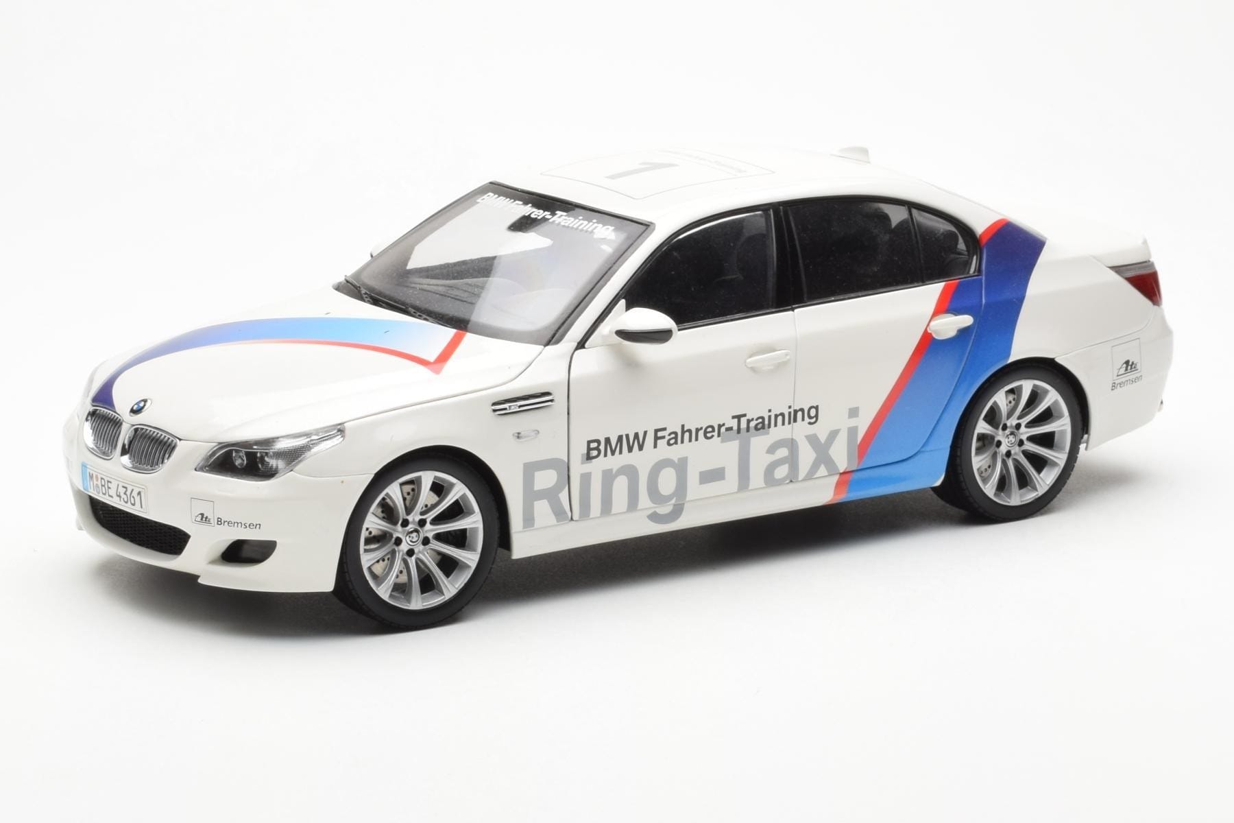 Kyosho BMW M5 E60 Ring Taxi Nürburgring 1:18 Diecast Model